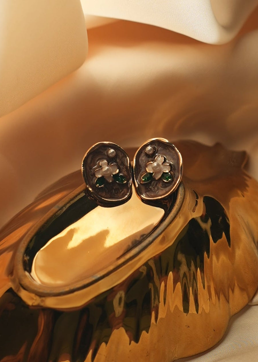 Rosette Studs