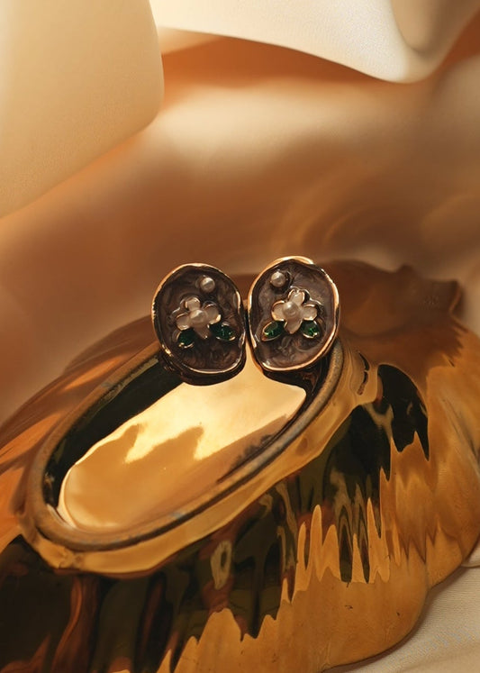 Rosette Studs