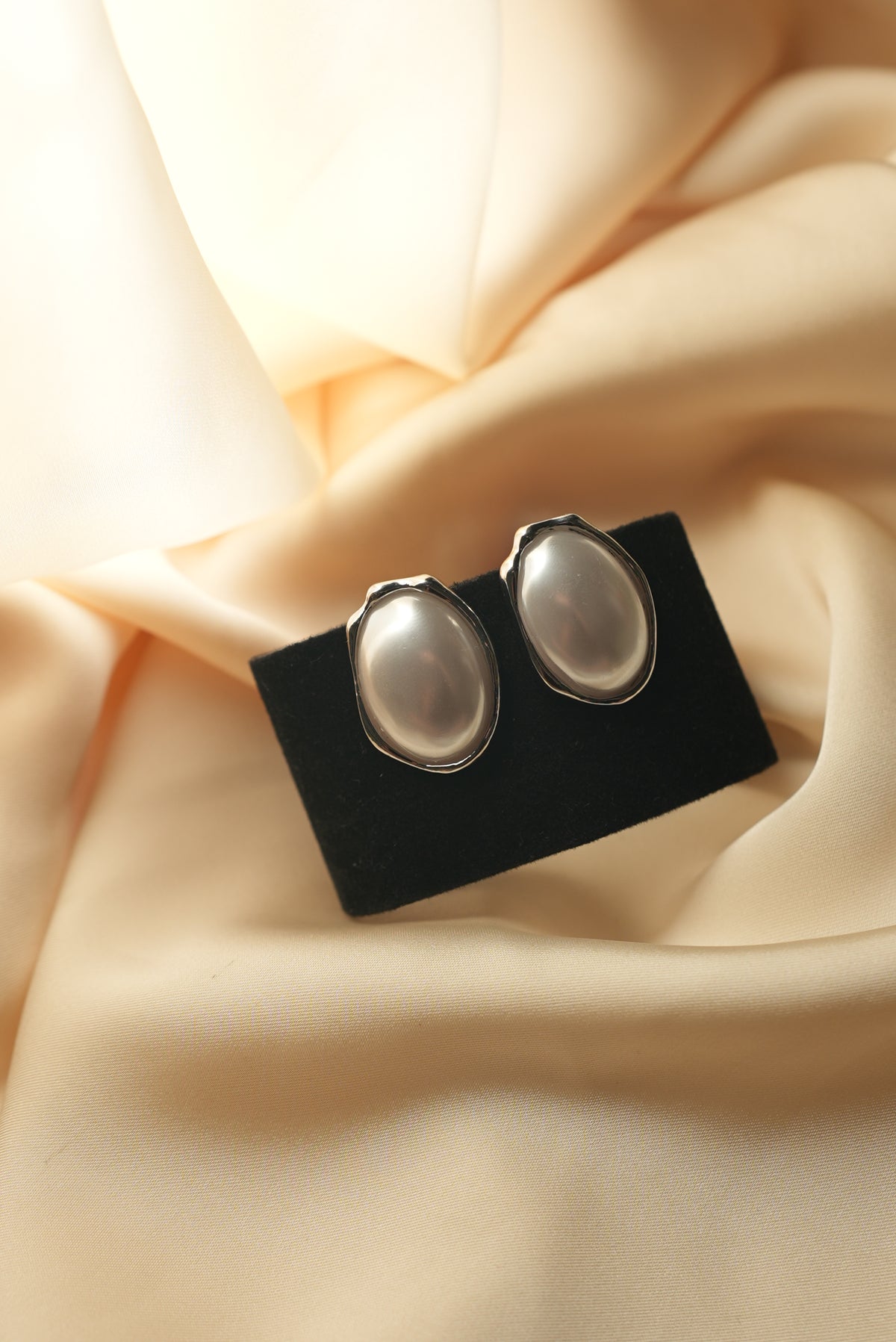 Perla Vintage Studs