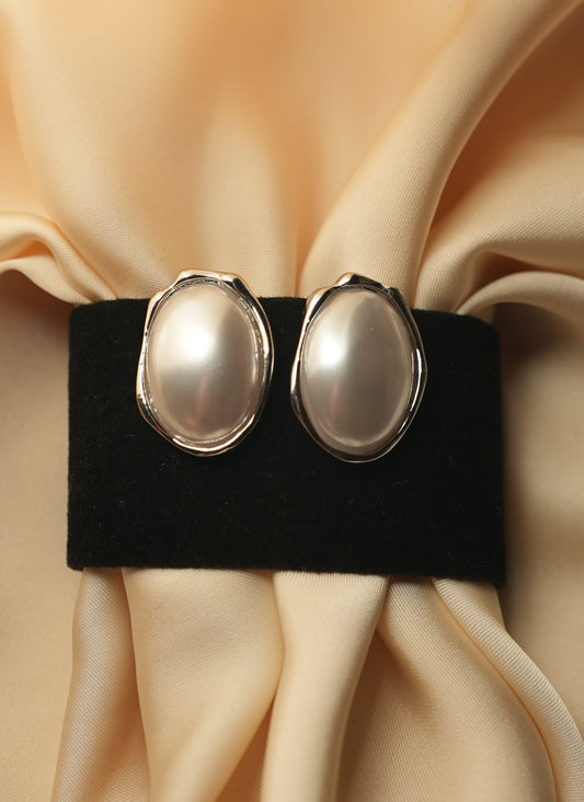 Perla Vintage Studs