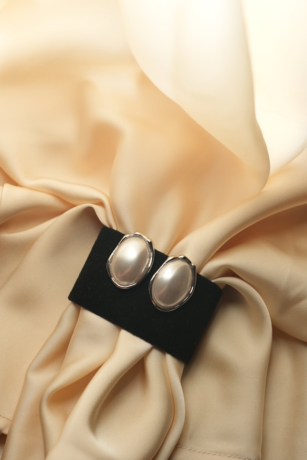 Perla Vintage Studs