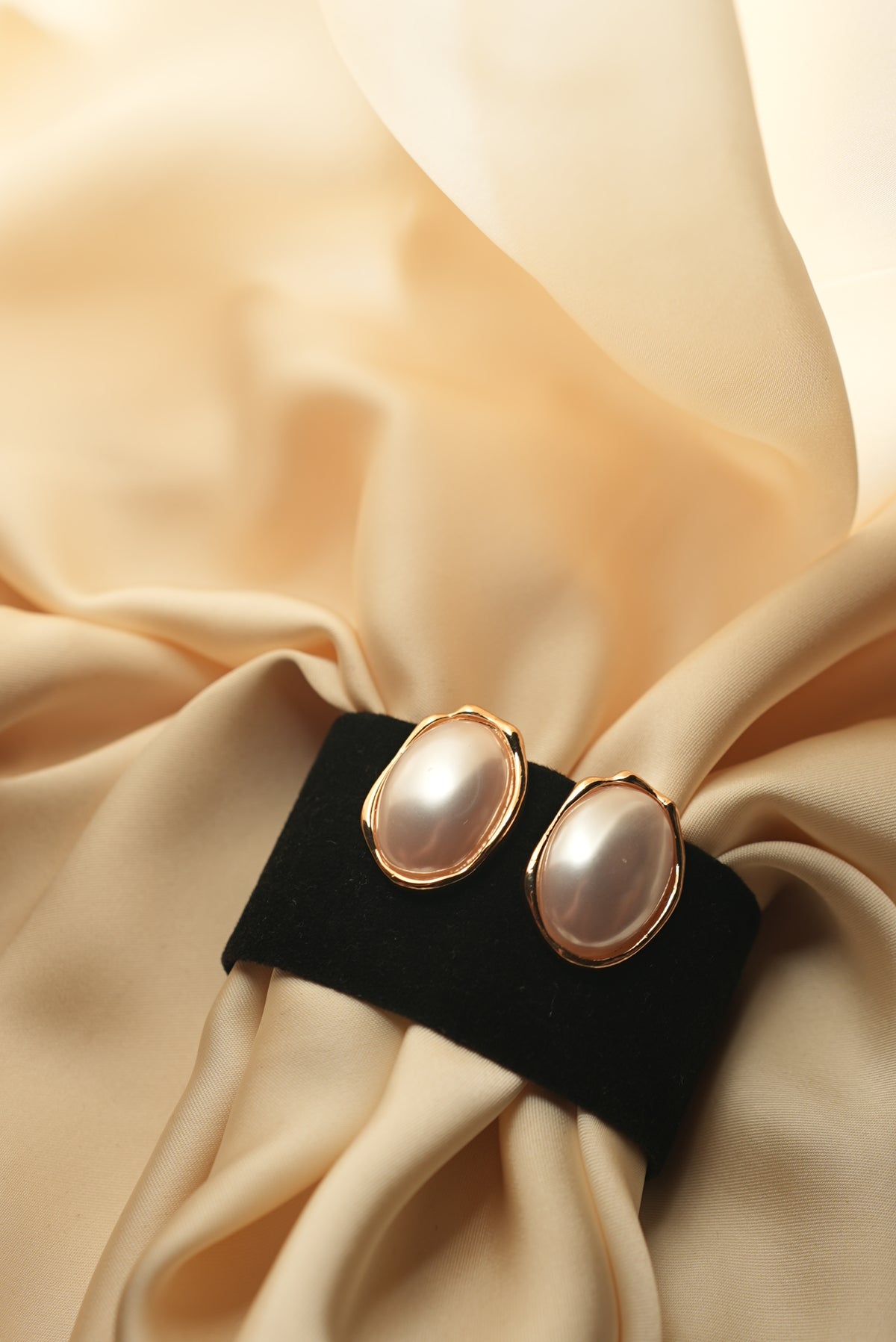 Perla Vintage Studs