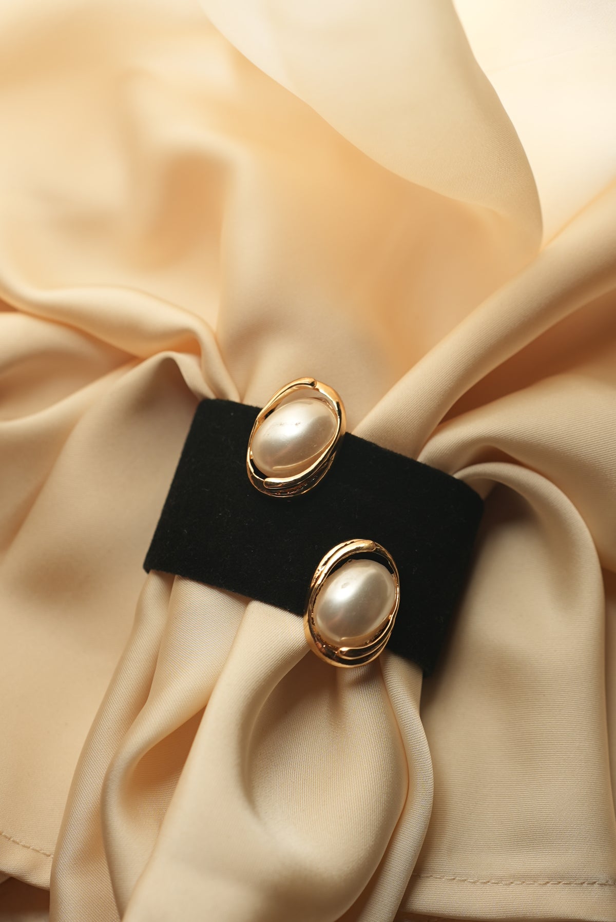 Perla Vintage Studs