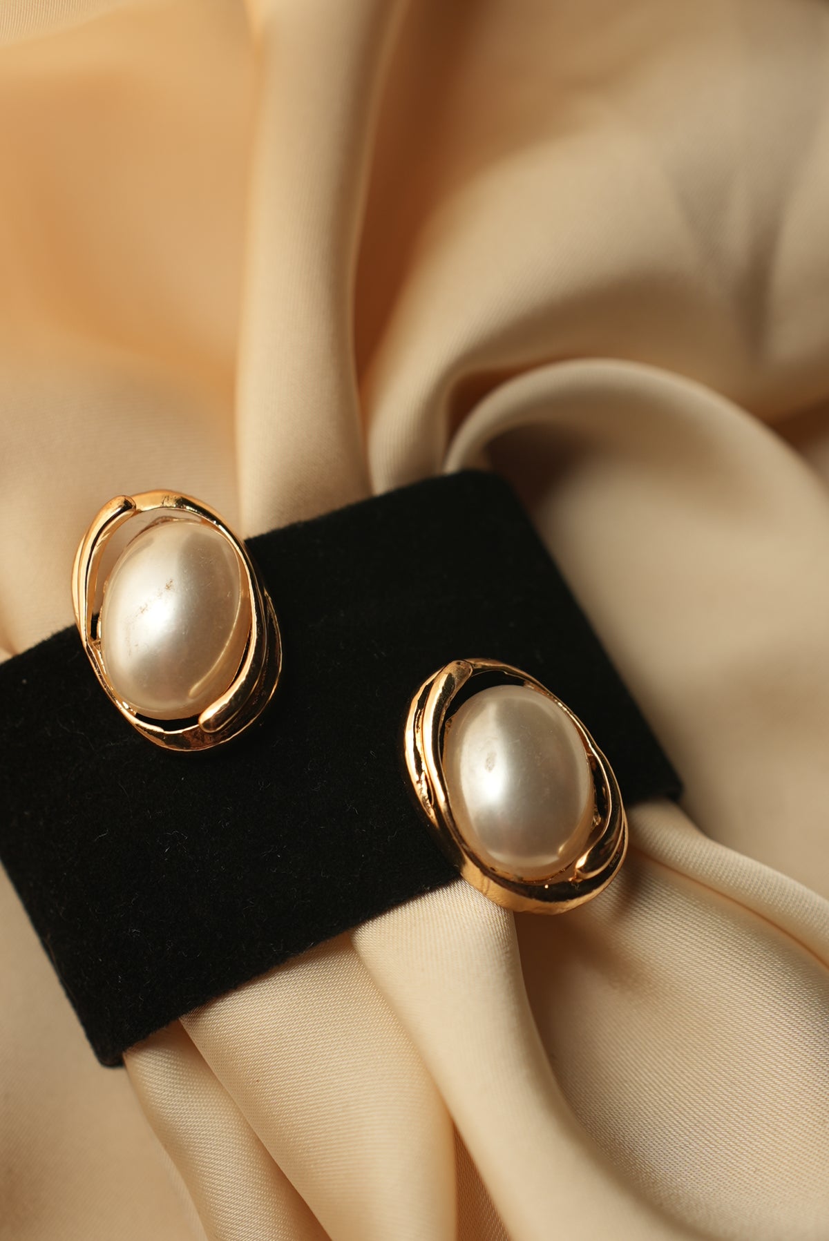 Perla Vintage Studs